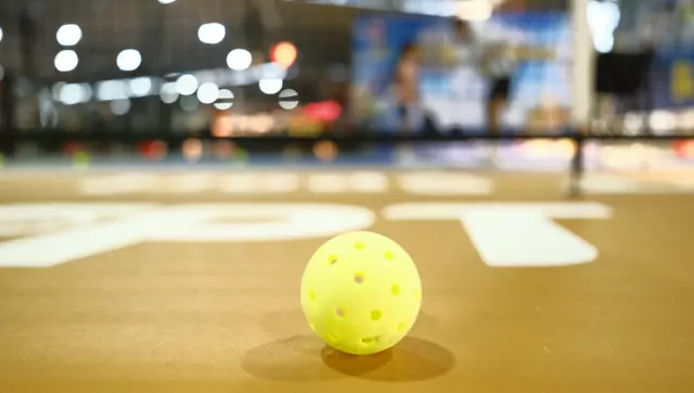 Paddle and ball before play
